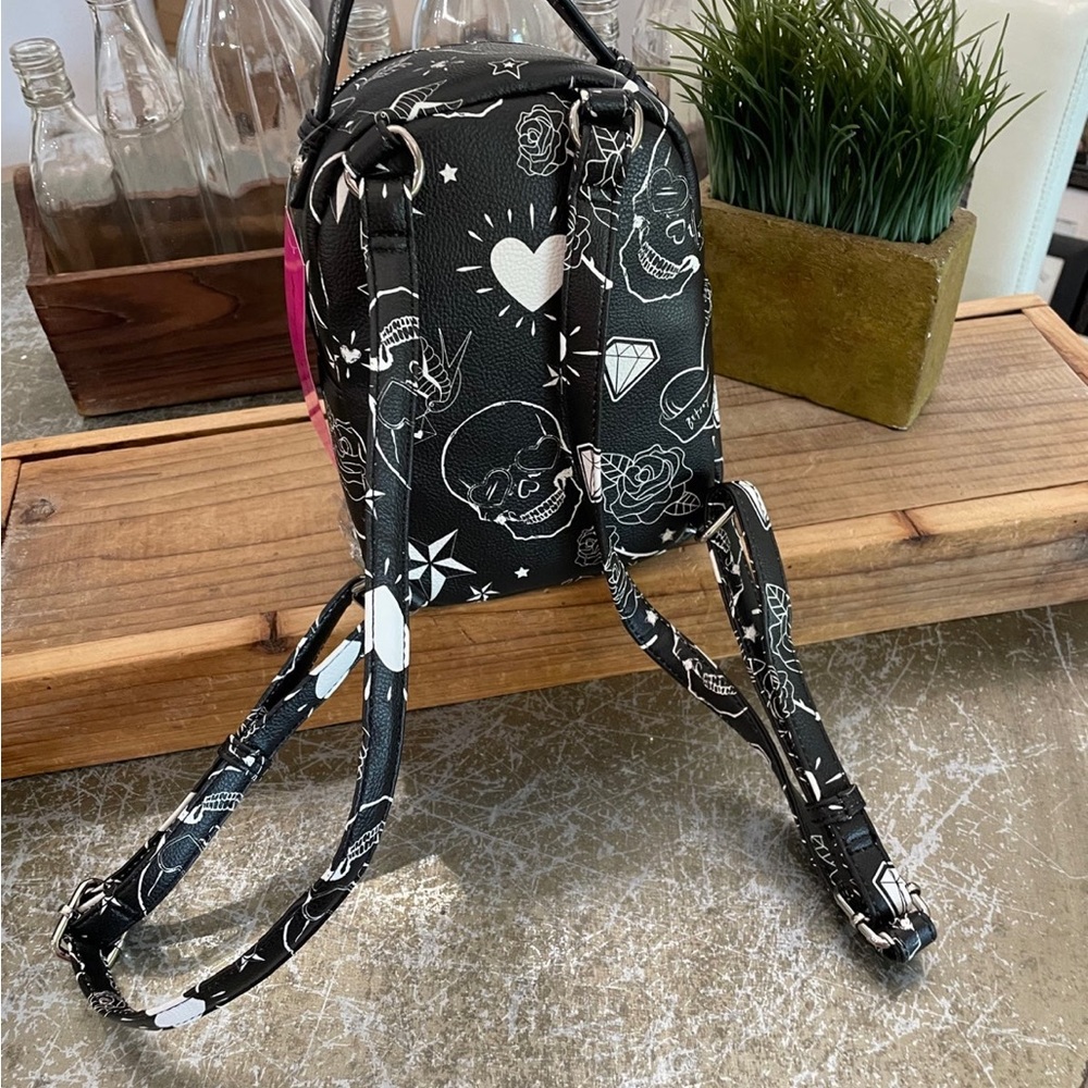 BETSEY JOHNSON “BLK & WHITE “SKULL / HEART MINI BACKPACK - Picture 4 of 9